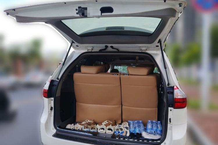 Used Toyota Granvia  Trunk