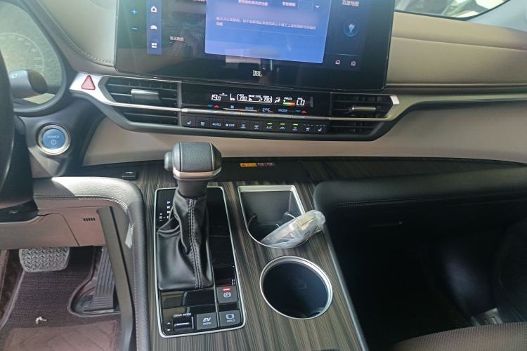 Used Toyota Granvia 2022 2.5L Hybrid Flagship Edition Audio And AC Panel