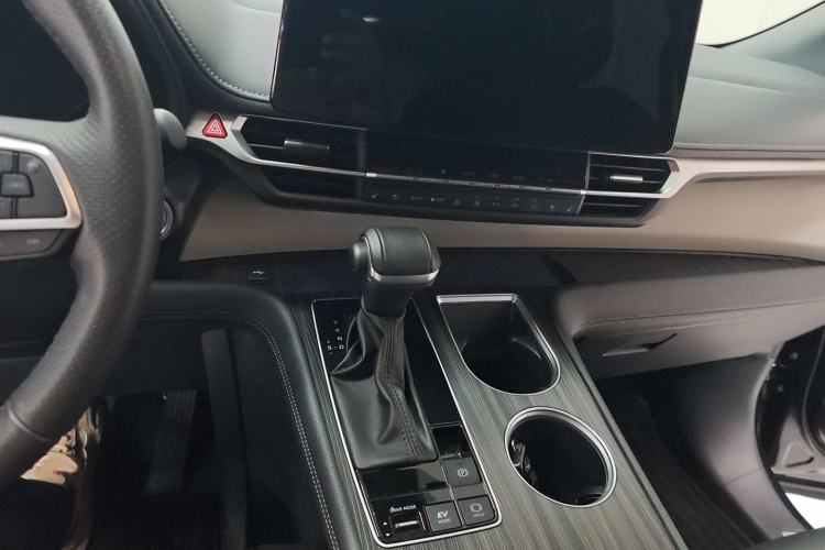 Used Toyota Granvia 2022 2.5L Hybrid Prestige Edition Audio And AC Panel