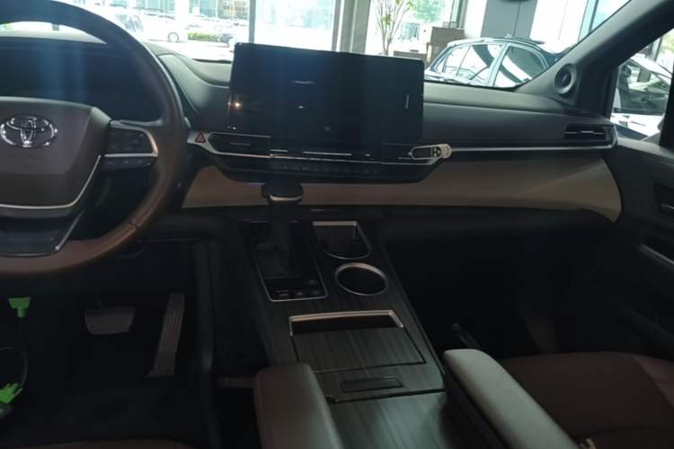 Used Toyota Granvia 2022 2.5L Hybrid Flagship Edition Audio And AC Panel