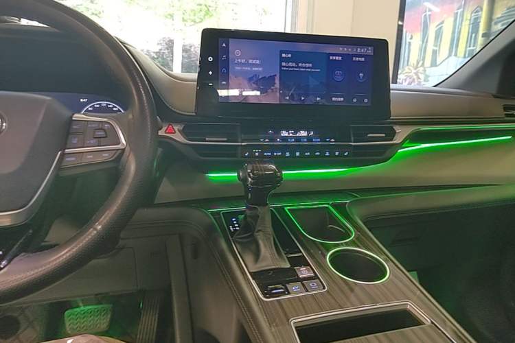 Used Toyota Granvia 2022 2.5L Hybrid Prestige Edition Audio And AC Panel