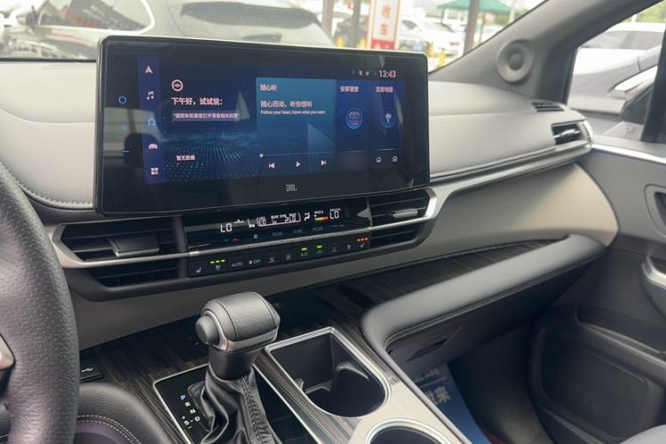Used Toyota Granvia 2022 2.5L Hybrid Flagship Edition Audio And AC Panel