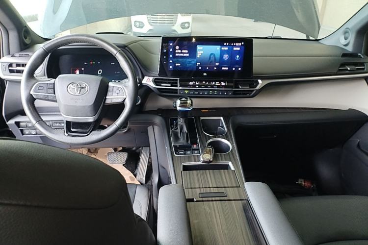Used Toyota Granvia 2022 2.5L Hybrid Flagship Edition Center Console