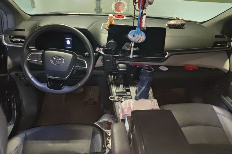 Used Toyota Granvia 2022 2.5L Hybrid Prestige Edition Center Console