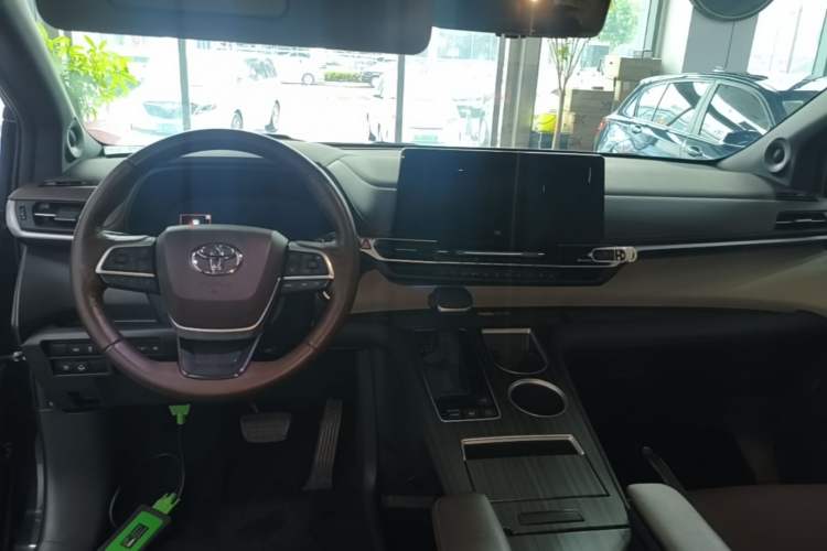 Used Toyota Granvia 2022 2.5L Hybrid Flagship Edition Center Console