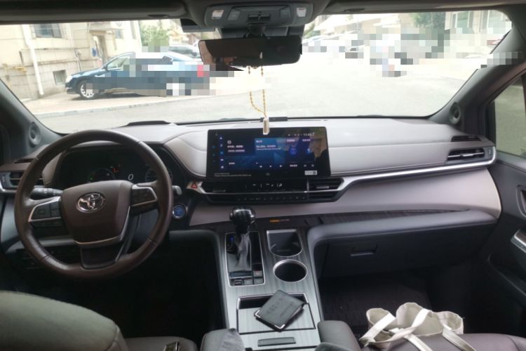 Used Toyota Granvia 2022 2.5L Hybrid Flagship Edition Center Console