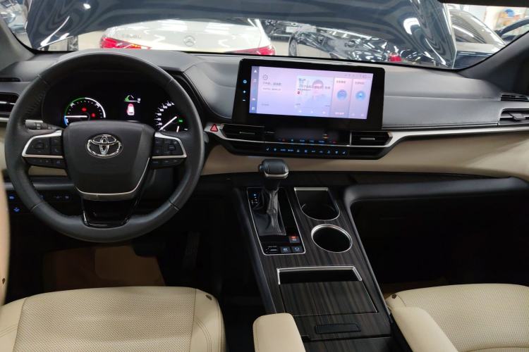 Used Toyota Granvia 2022 2.5L Hybrid Prestige Edition Center Console