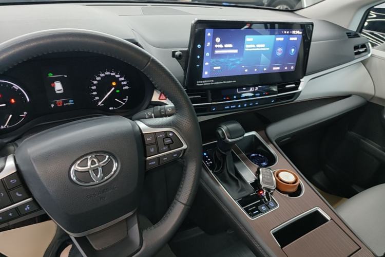 Used Toyota Granvia 2022 2.5L Hybrid Premium Edition Center Console