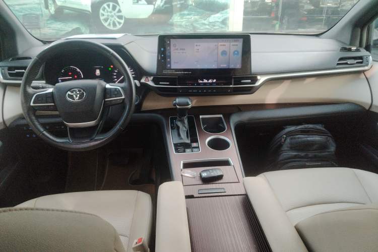 Used Toyota Granvia 2022 2.5L Hybrid Premium Edition Center Console