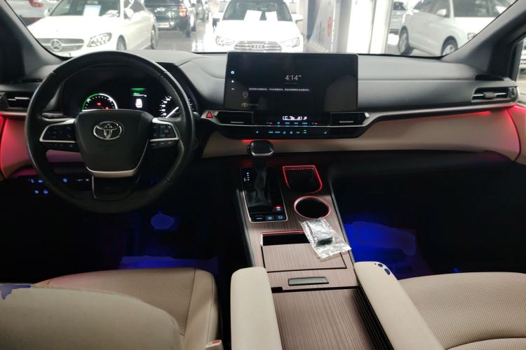 Used Toyota Granvia 2022 2.5L Hybrid Premium Edition Center Console
