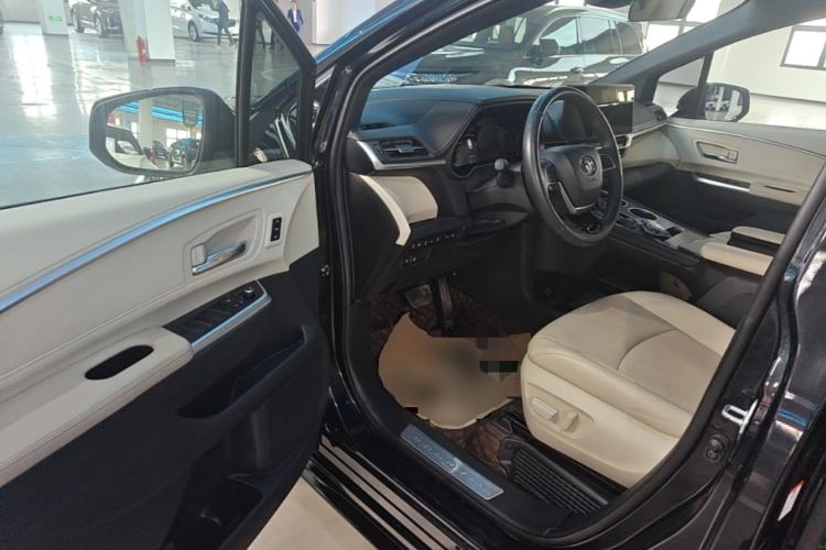 Used Toyota Granvia 2022 2.5L Hybrid Prestige Edition Driver Seat