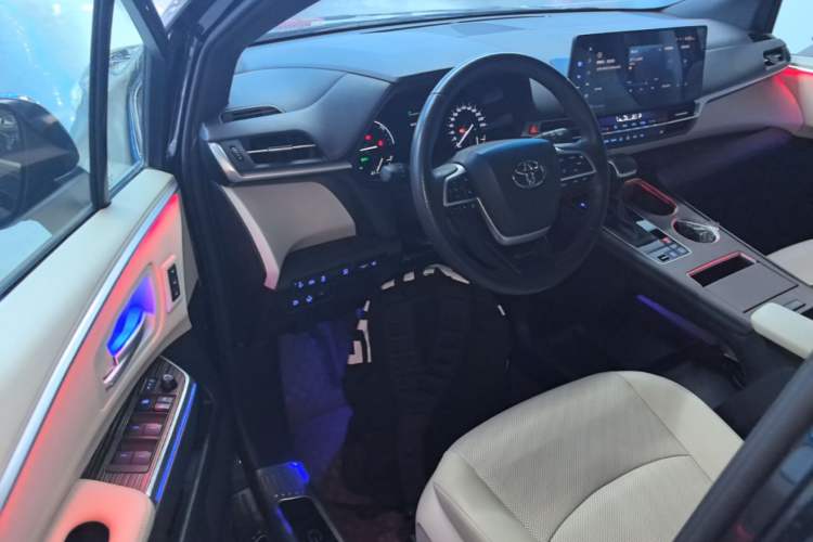 Used Toyota Granvia 2022 2.5L Hybrid Premium Edition Driver Seat