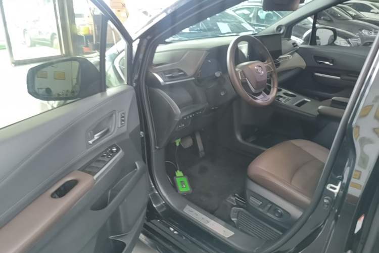 Used Toyota Granvia 2022 2.5L Hybrid Flagship Edition Driver Seat