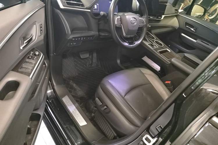 Used Toyota Granvia 2022 2.5L Hybrid Prestige Edition Driver Seat