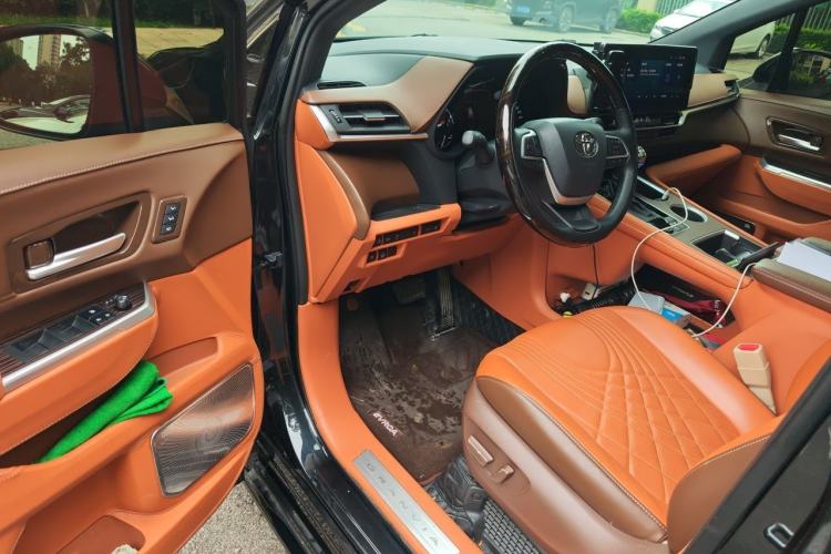 Used Toyota Granvia 2022 2.5L Hybrid Premium Edition Driver Seat