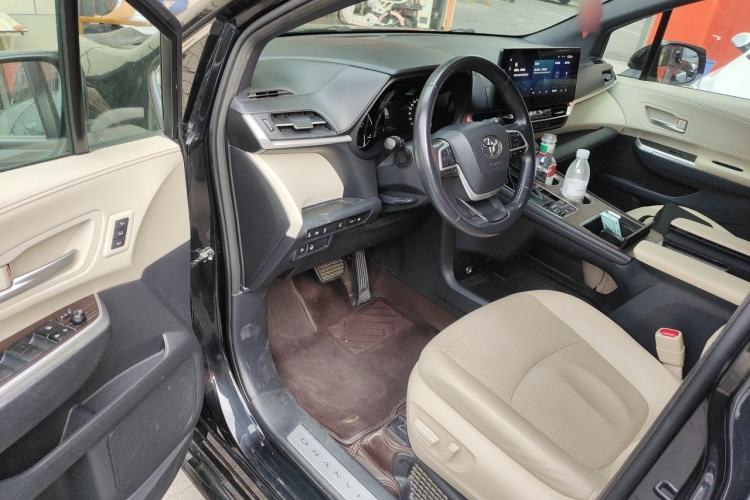 Used Toyota Granvia 2022 2.5L Hybrid Premium Edition Driver Seat