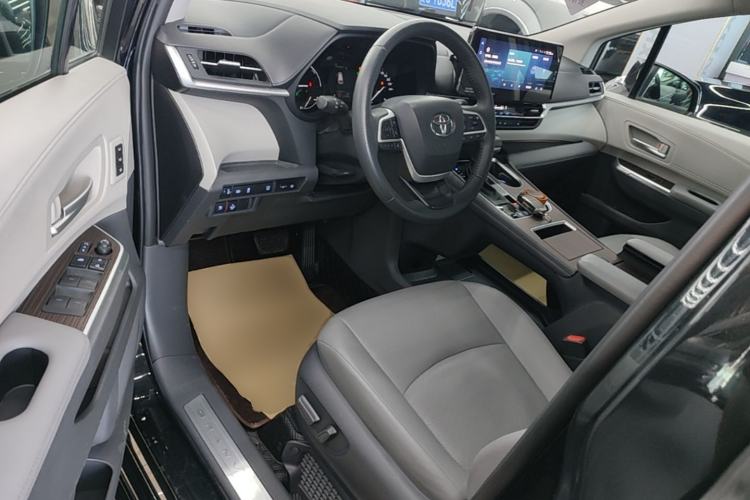 Used Toyota Granvia 2022 2.5L Hybrid Premium Edition Driver Seat