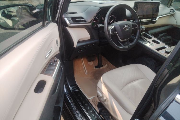 Used Toyota Granvia 2022 2.5L Hybrid Premium Edition Driver Seat