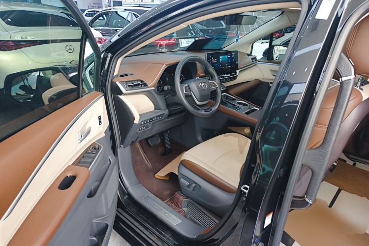 Used Toyota Granvia 2022 2.5L Hybrid Premium Edition Driver Seat