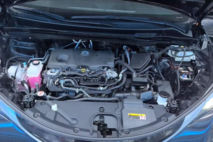 Used Toyota Granvia 2022 2.5L Hybrid Premium Edition Engine Bay
