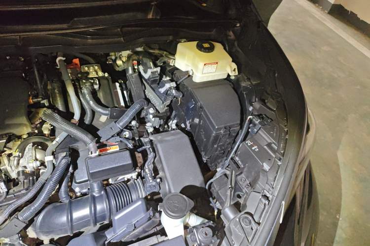 Used Toyota Granvia 2022 2.5L Hybrid Prestige Edition Engine Bay Left