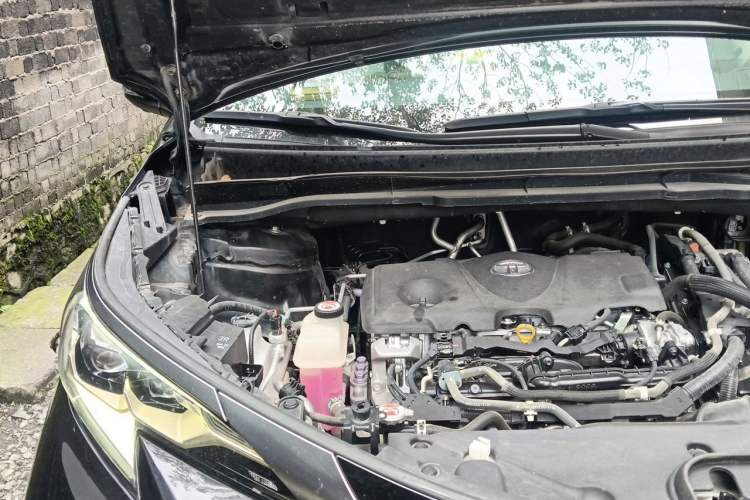 Used Toyota Granvia 2022 2.5L Hybrid Flagship Edition Engine Bay Right
