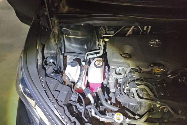 Used Toyota Granvia 2022 2.5L Hybrid Prestige Edition Engine Bay Right