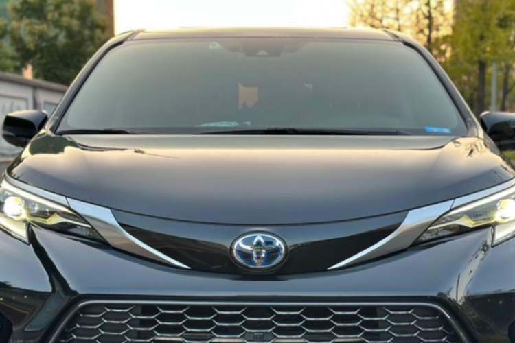Used Toyota Granvia 2022 2.5L Hybrid Premium Edition Engine Bay