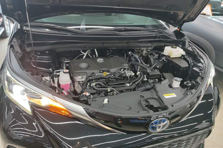 Used Toyota Granvia 2022 2.5L Hybrid Premium Edition Engine Bay
