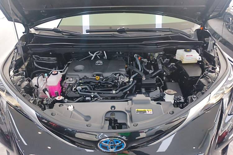 Used Toyota Granvia 2022 2.5L Hybrid Premium Edition Engine Bay
