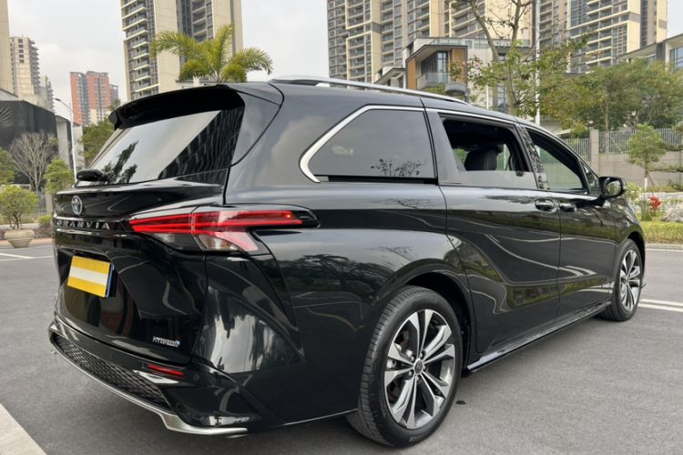 Used Toyota Granvia 2022 2.5L Hybrid Flagship Edition Exterior 1