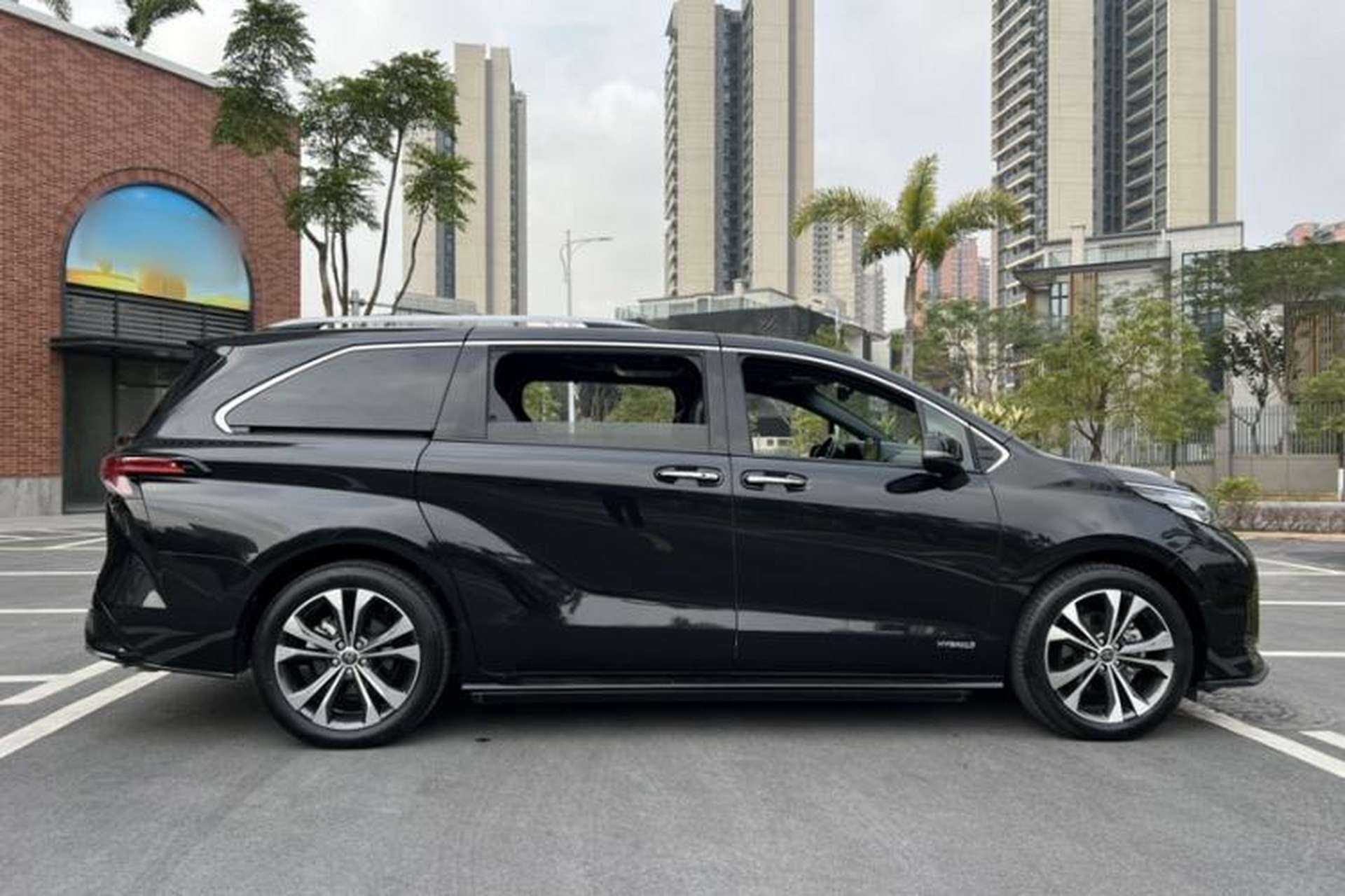 Used Toyota Granvia 2022 2.5L Hybrid Flagship Edition Exterior 11