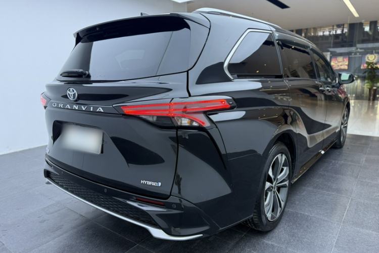 Used Toyota Granvia 2022 2.5L Hybrid Flagship Edition Exterior 2