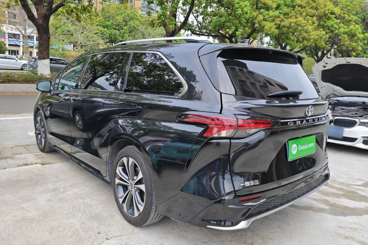 Used Toyota Granvia 2022 2.5L Hybrid Flagship Edition Exterior 2