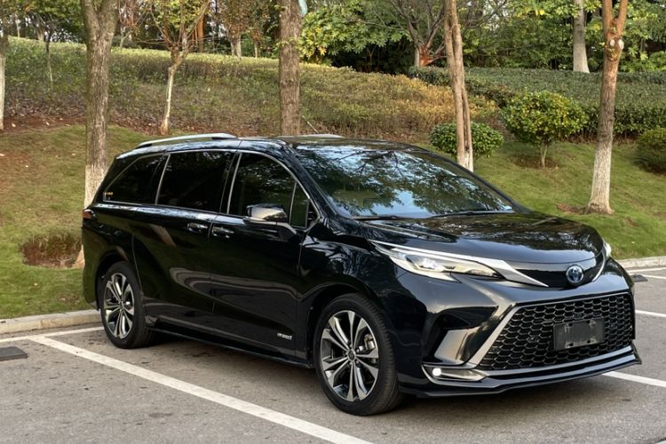 Used Toyota Granvia 2022 2.5L Hybrid Prestige Edition Exterior 2