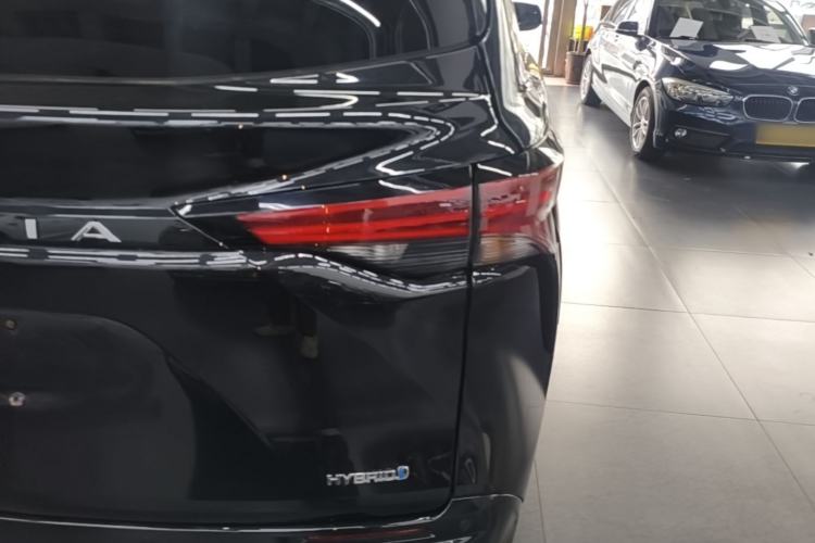 Used Toyota Granvia 2022 2.5L Hybrid Flagship Edition Exterior 3