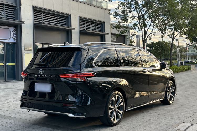 Used Toyota Granvia 2022 2.5L Hybrid Prestige Edition Exterior 3