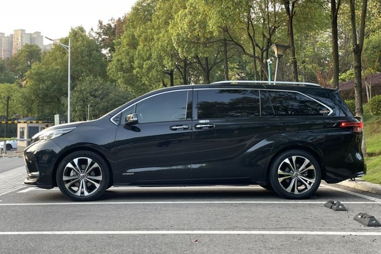 Used Toyota Granvia 2022 2.5L Hybrid Prestige Edition Exterior 4