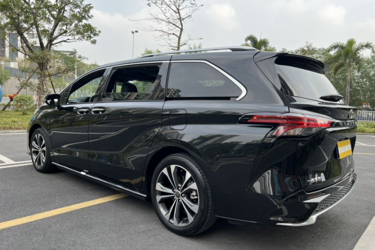 Used Toyota Granvia 2022 2.5L Hybrid Flagship Edition Exterior 5