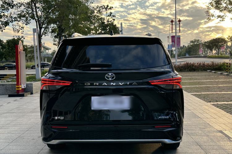 Used Toyota Granvia 2022 2.5L Hybrid Prestige Edition Exterior 5