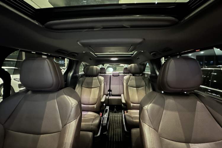 Used Toyota Granvia 2022 2.5L Hybrid Flagship Edition Exterior 6