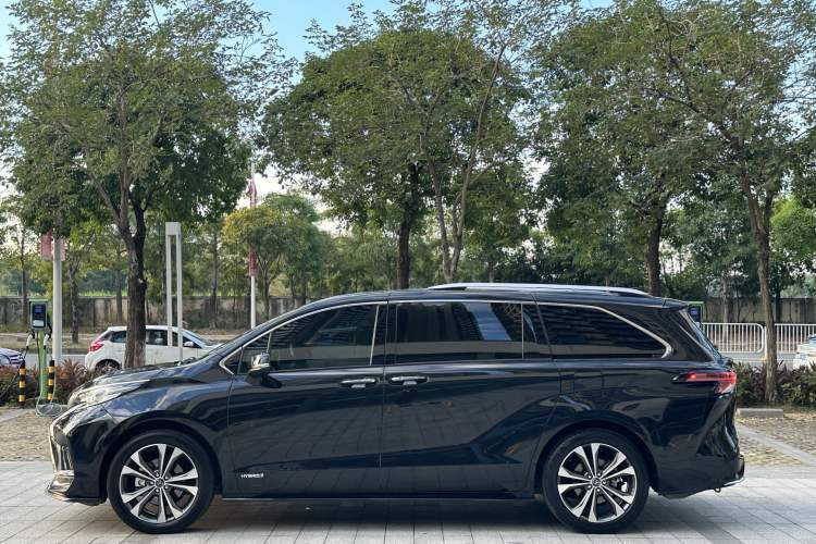 Used Toyota Granvia 2022 2.5L Hybrid Prestige Edition Exterior 6
