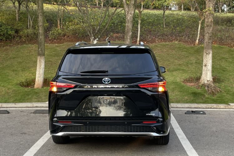 Used Toyota Granvia 2022 2.5L Hybrid Prestige Edition Exterior 6