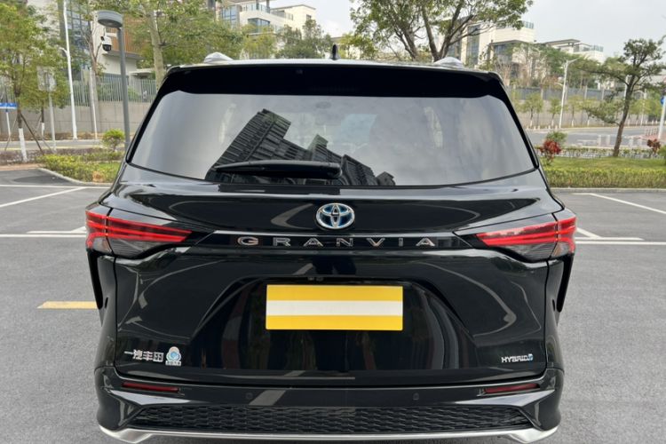 Used Toyota Granvia 2022 2.5L Hybrid Flagship Edition Exterior 9