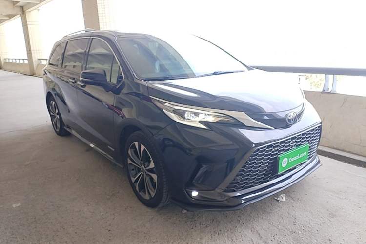 Used Toyota Granvia 2022 2.5L Hybrid Flagship Edition Front Right 45 Deg