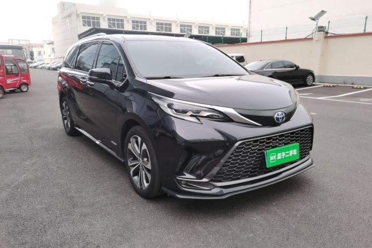 Used Toyota Granvia 2022 2.5L Hybrid Flagship Edition Front Right 45 Deg