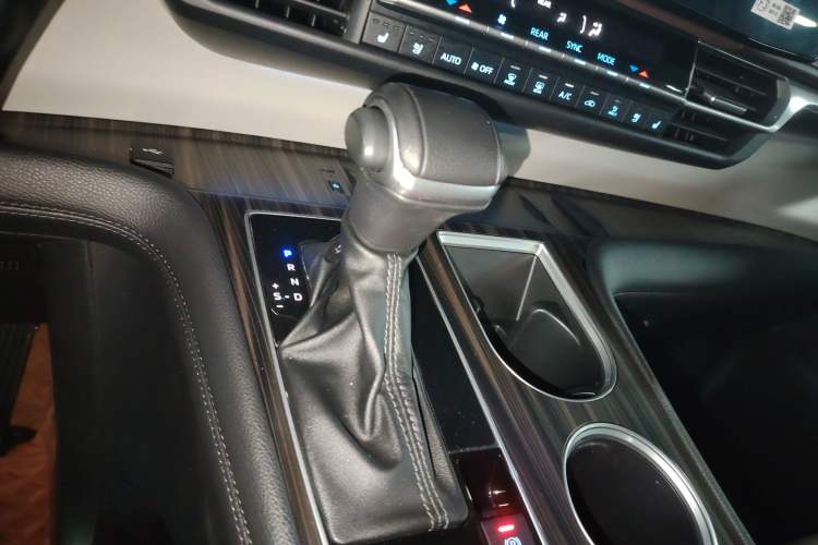 Used Toyota Granvia 2022 2.5L Hybrid Flagship Edition Gear Lever