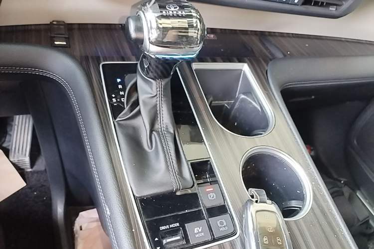 Used Toyota Granvia 2022 2.5L Hybrid Flagship Edition Gear Lever