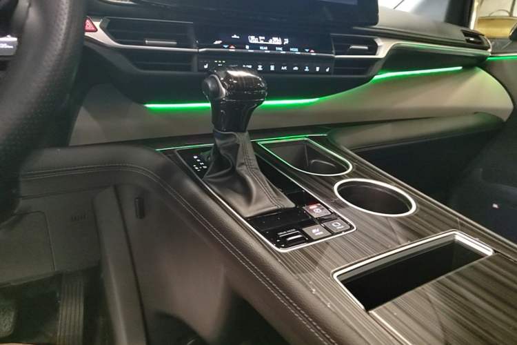 Used Toyota Granvia 2022 2.5L Hybrid Prestige Edition Gear Lever