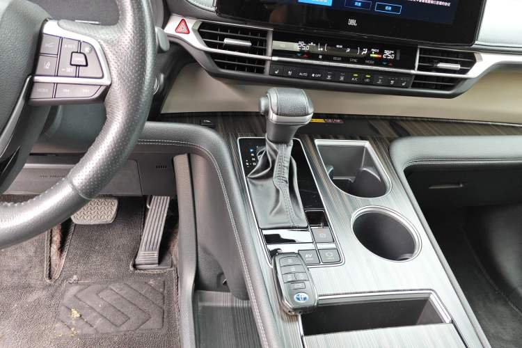 Used Toyota Granvia 2022 2.5L Hybrid Flagship Edition Gear Lever